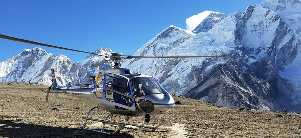 helicopter at kalapatthar 